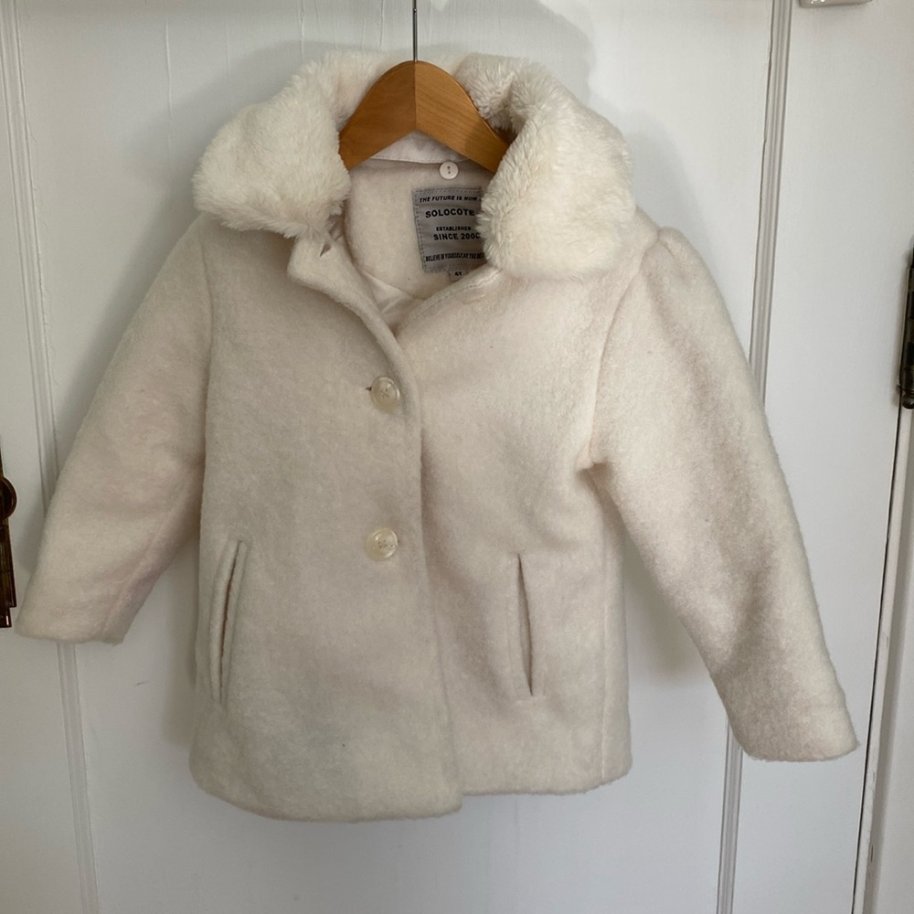 Girls White lined jacket with removable collar, size 4.